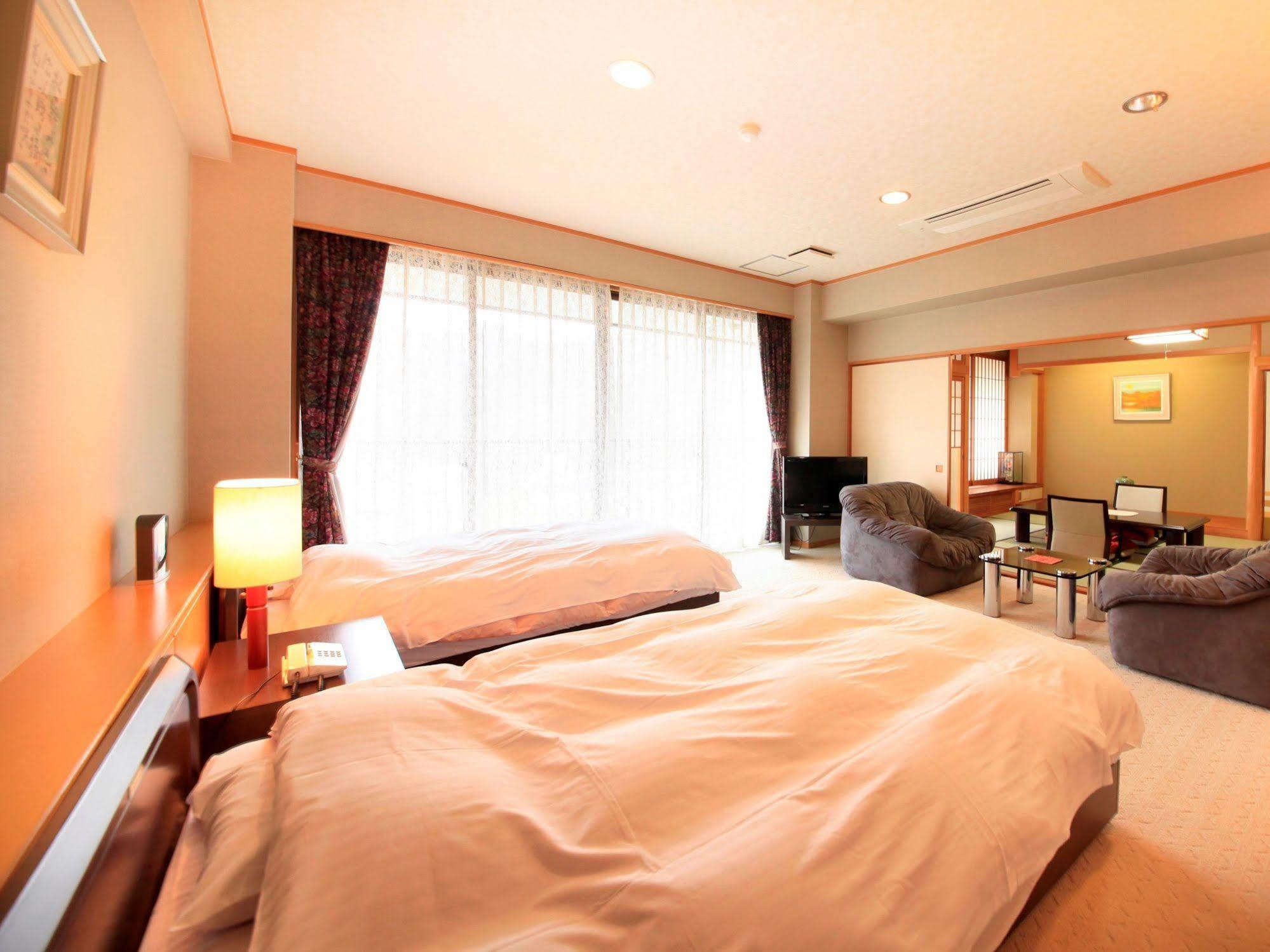ホテル賀茂川荘 4* Takehara